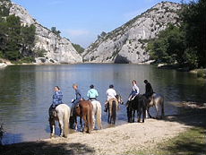 Randonn&eacute;e &eacute;questre dans les Alpilles - Lac